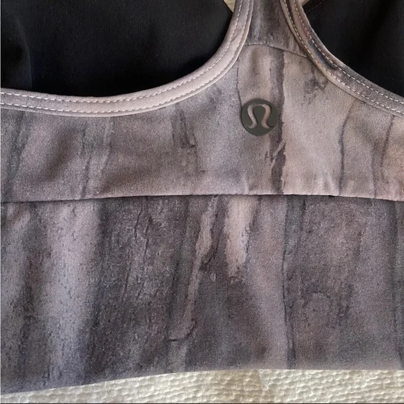 Lululemon sports bra 4/6 - Picture 4 of 4